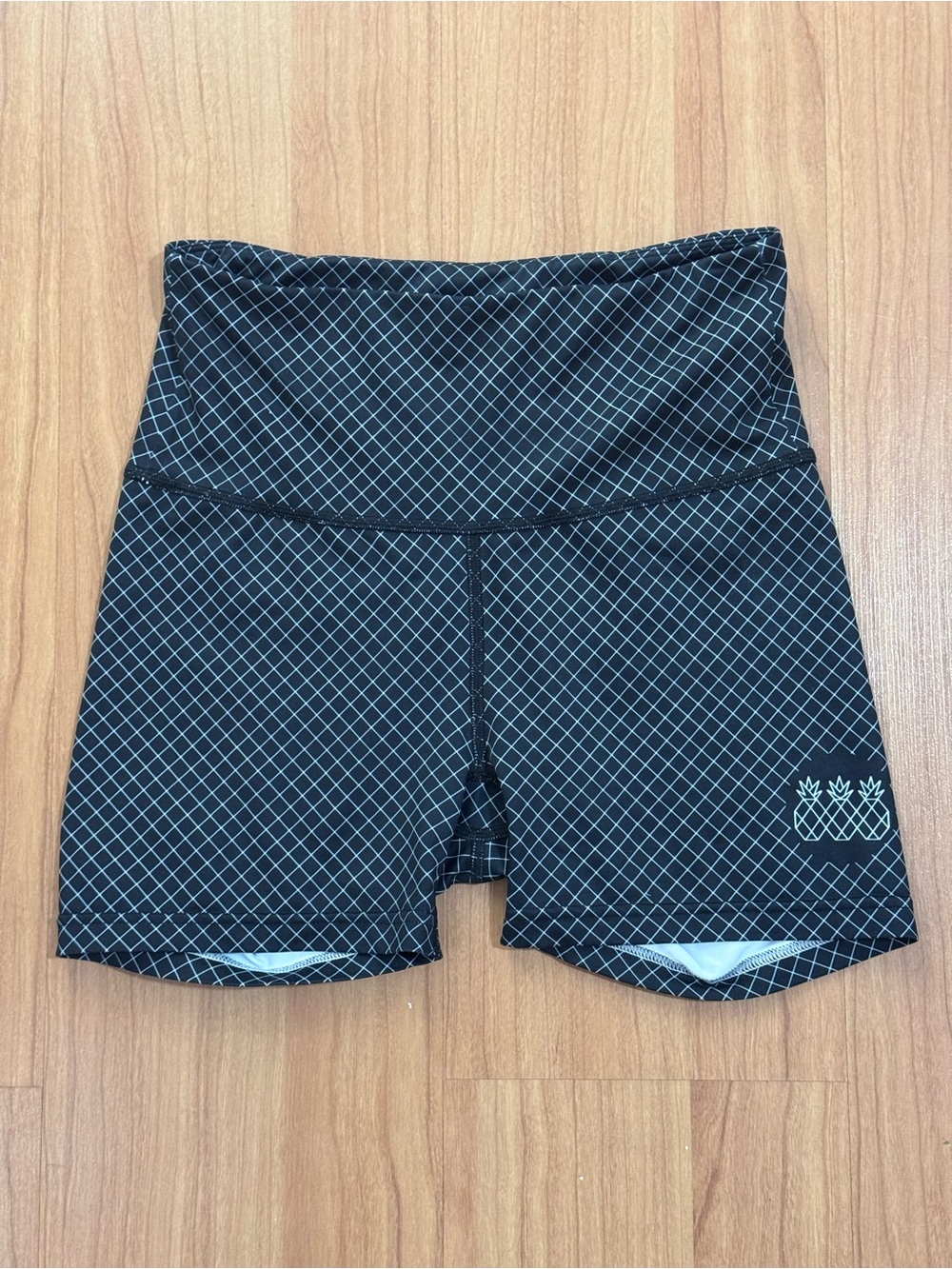 Tres Piñas Black Grid High Waisted Biker Shorts Size Small